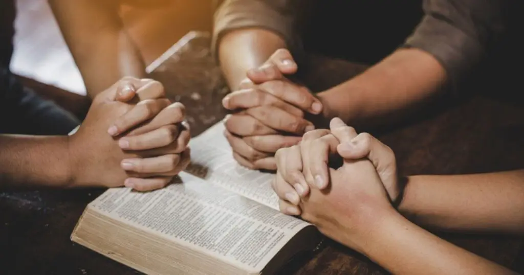34 temas para orar en grupo como iglesia guia completa