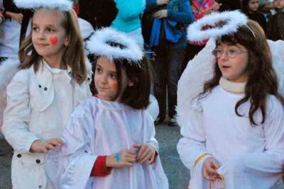 holywins celebrar la santidad en lugar del dia de las brujas
