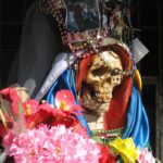Oración a la Santa Muerte para el Espíritu, Cuerpo y Alma: Significado y Prácticas